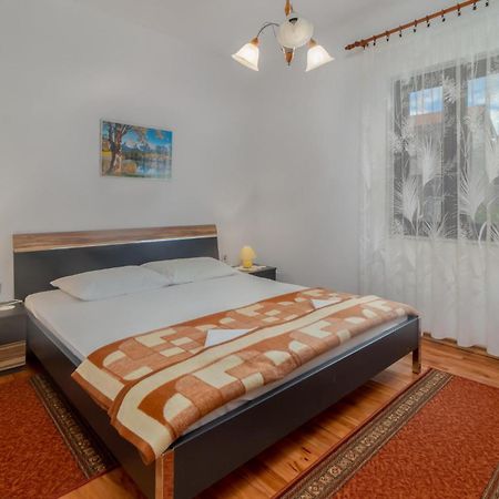 3 Bedroom Awesome Apartment In Novi Vinodolski Esterno foto