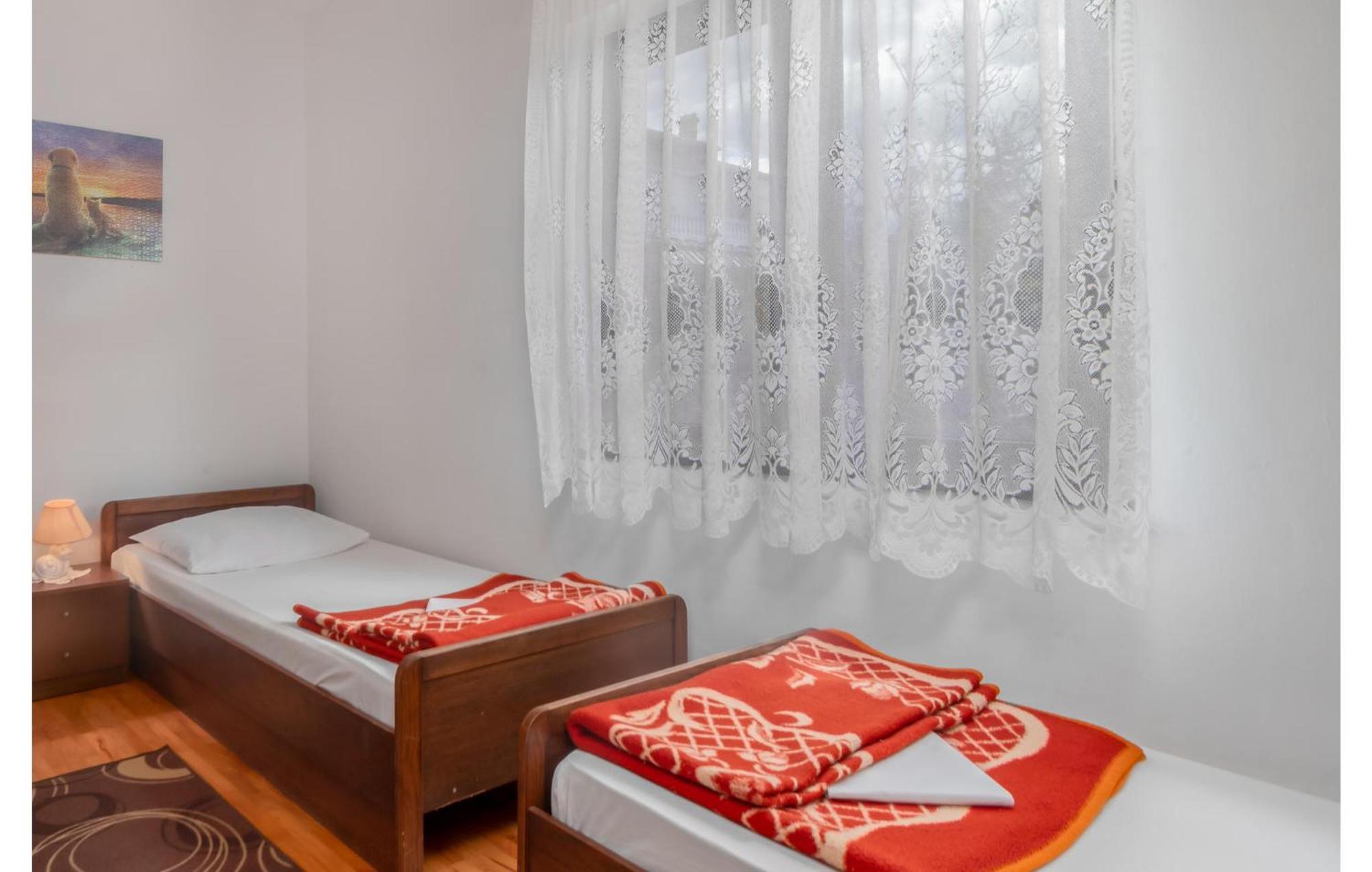 3 Bedroom Awesome Apartment In Novi Vinodolski Esterno foto