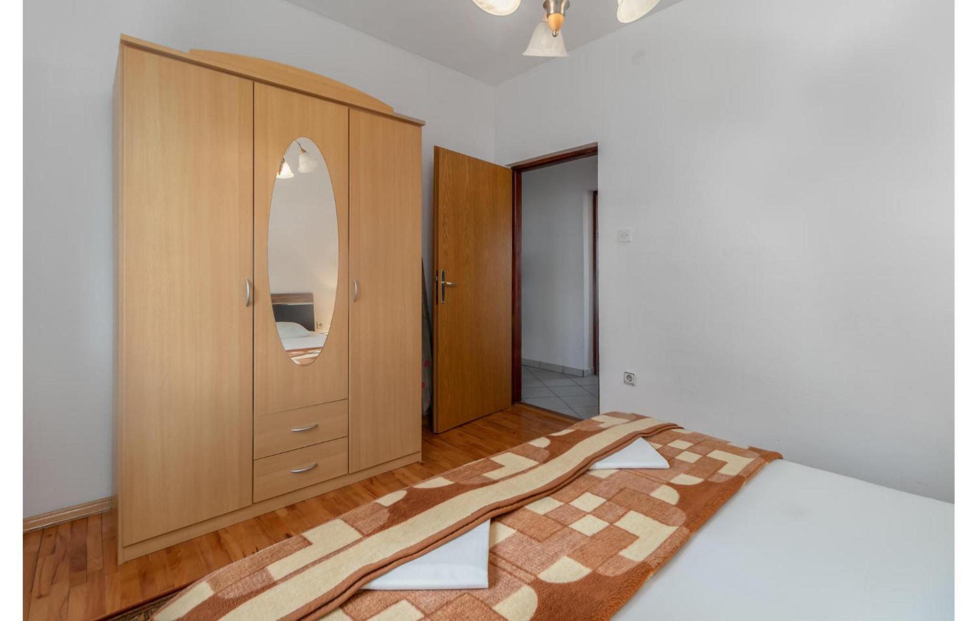 3 Bedroom Awesome Apartment In Novi Vinodolski Esterno foto