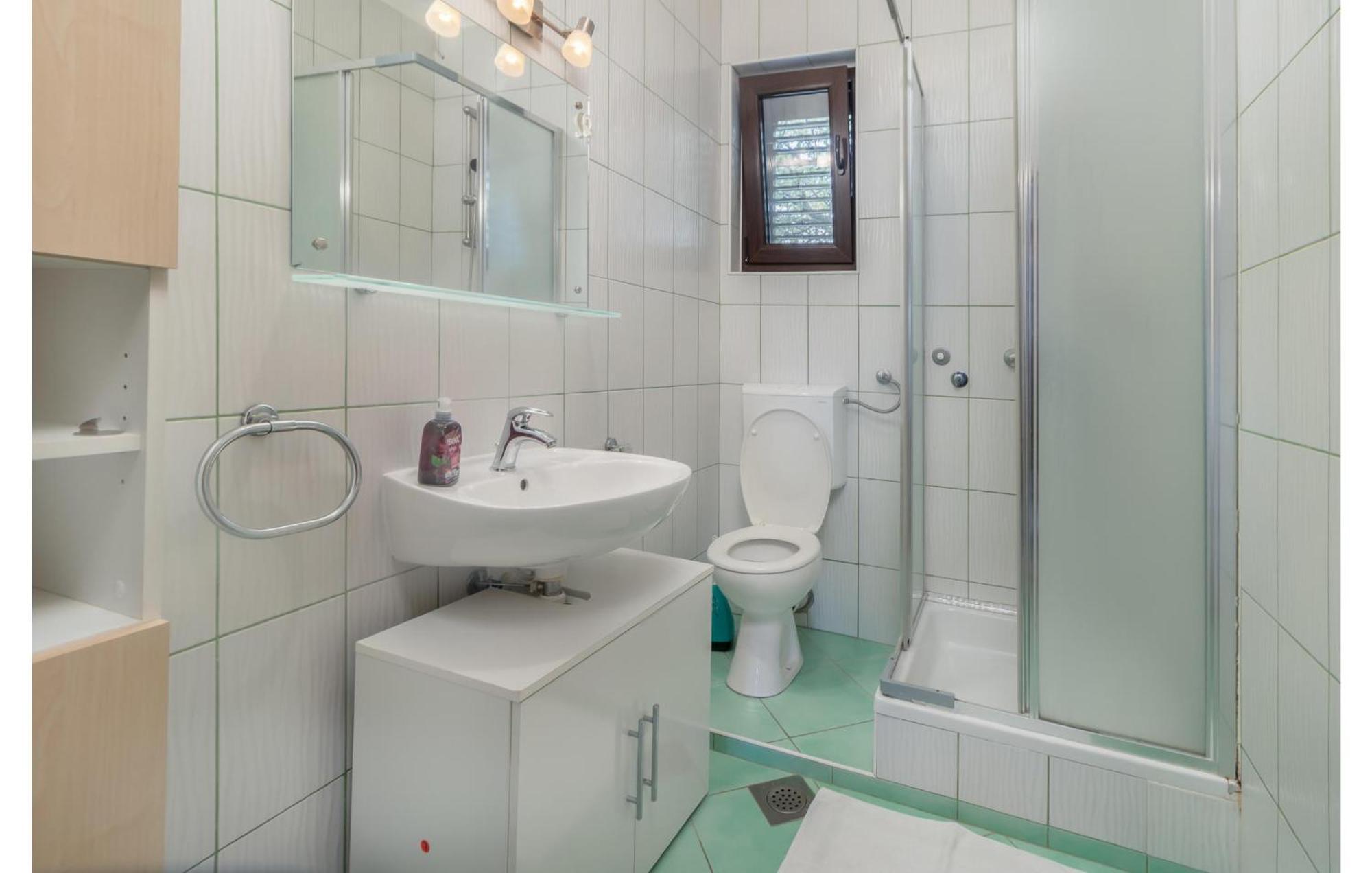 3 Bedroom Awesome Apartment In Novi Vinodolski Esterno foto