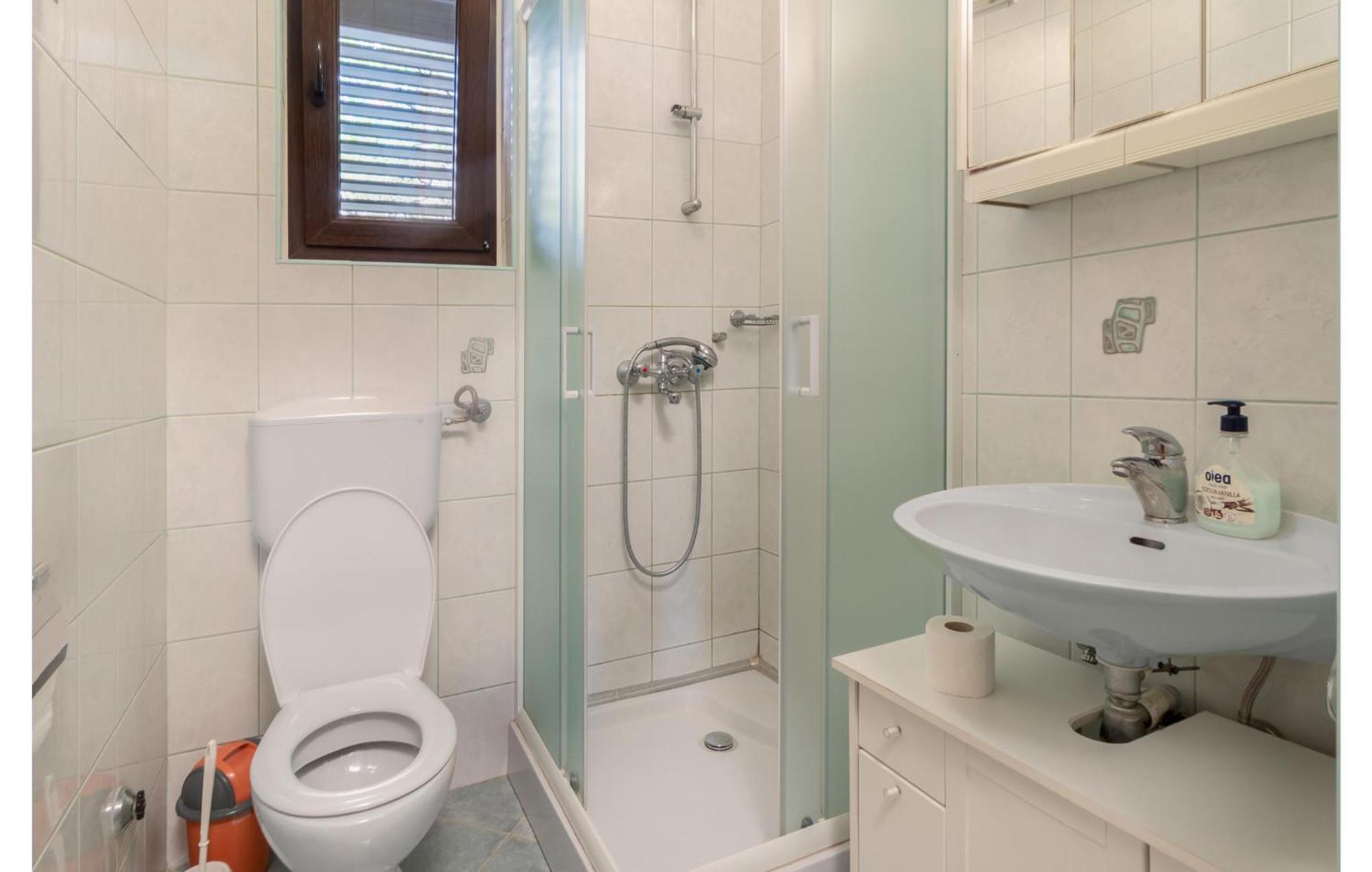 3 Bedroom Awesome Apartment In Novi Vinodolski Esterno foto