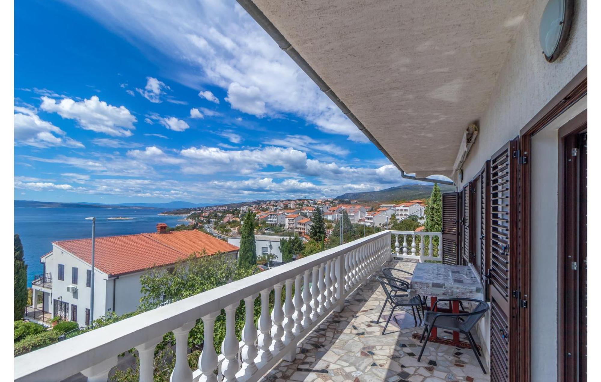 3 Bedroom Awesome Apartment In Novi Vinodolski Esterno foto