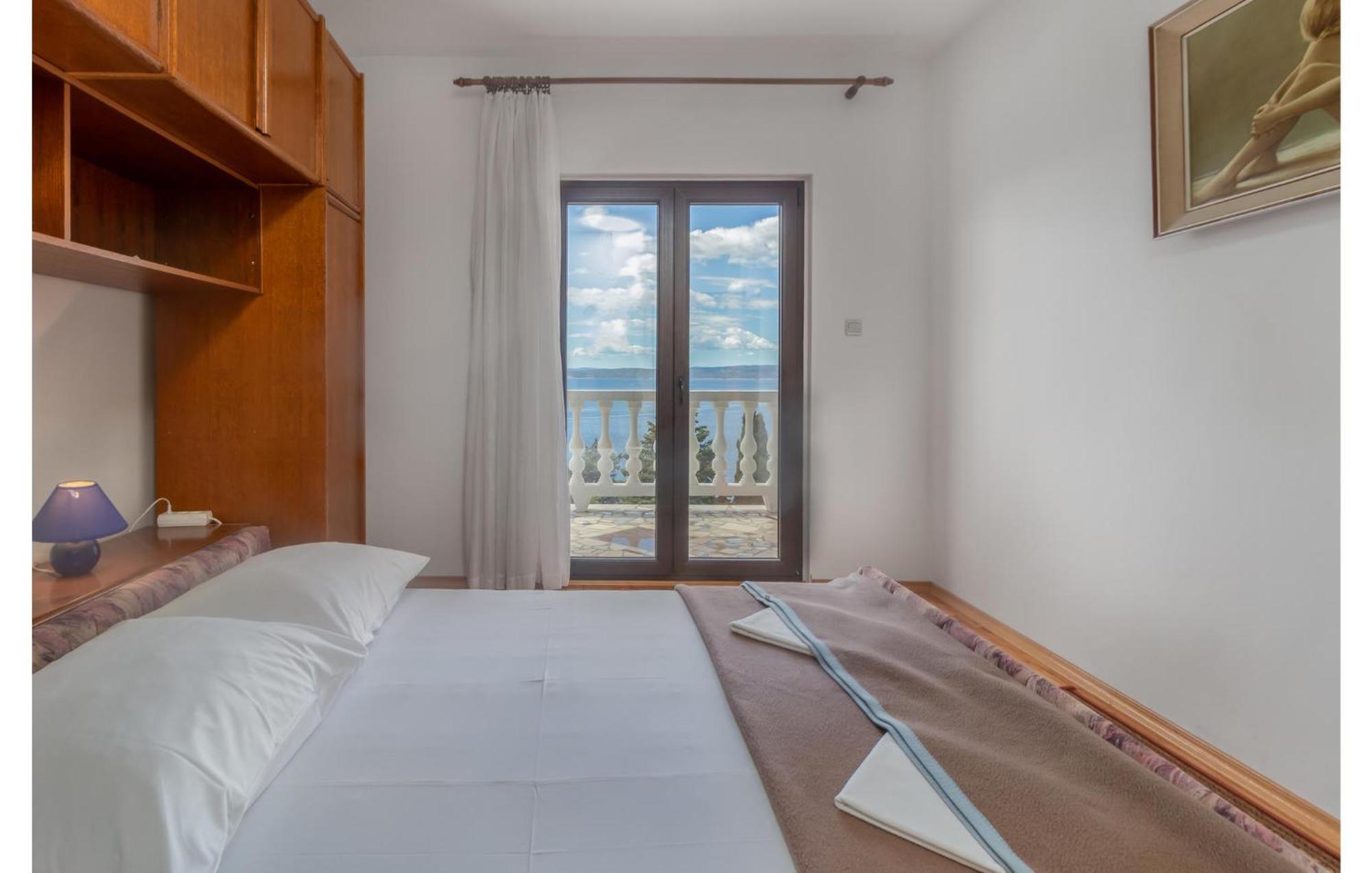 3 Bedroom Awesome Apartment In Novi Vinodolski Esterno foto