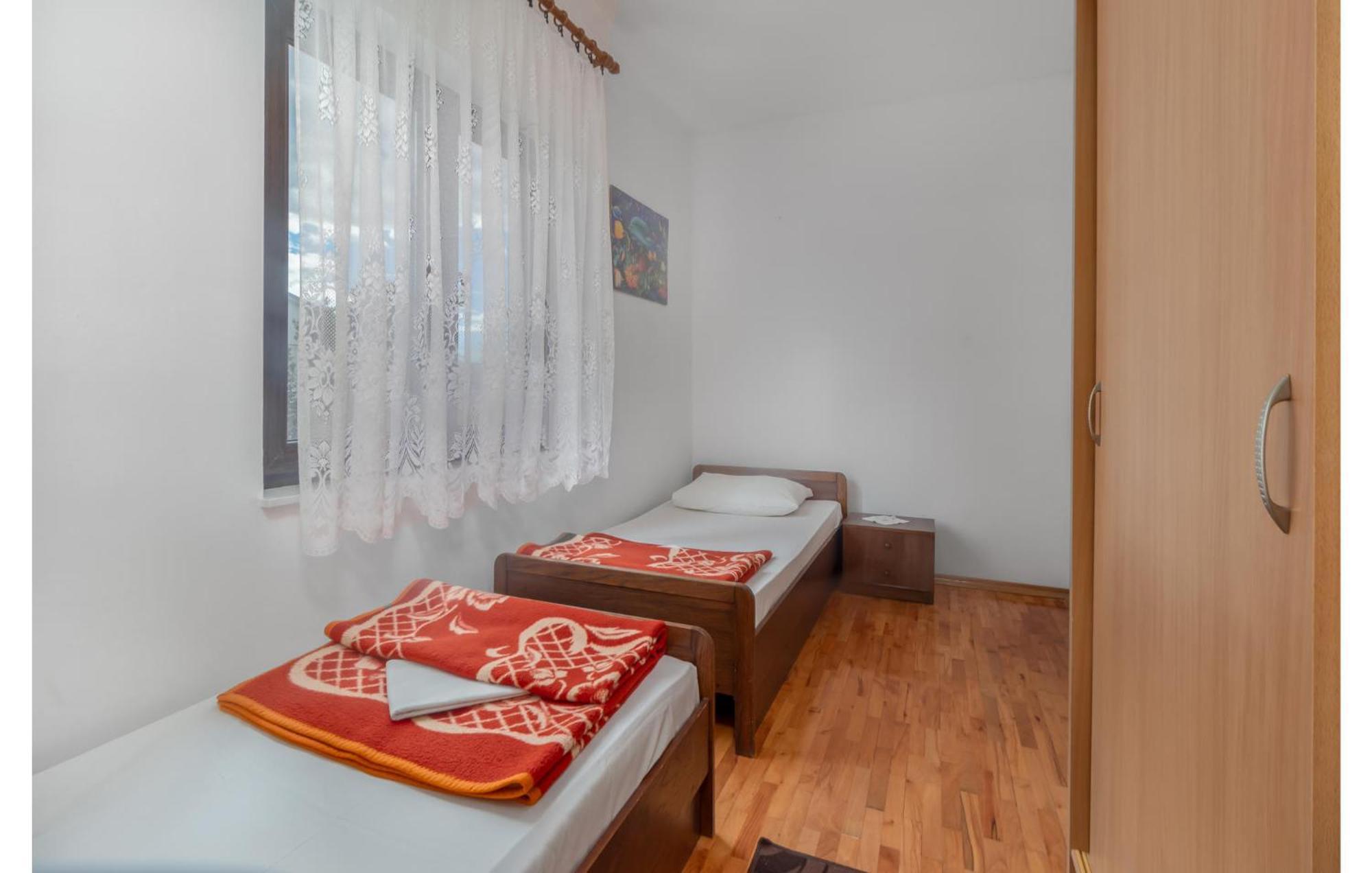 3 Bedroom Awesome Apartment In Novi Vinodolski Esterno foto